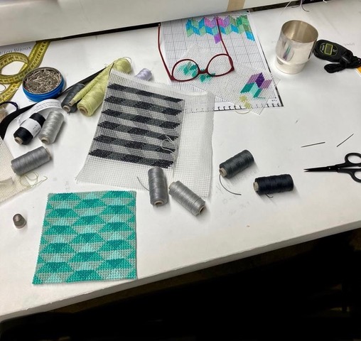 Momentane textile Arbeit von Gabriella Merker